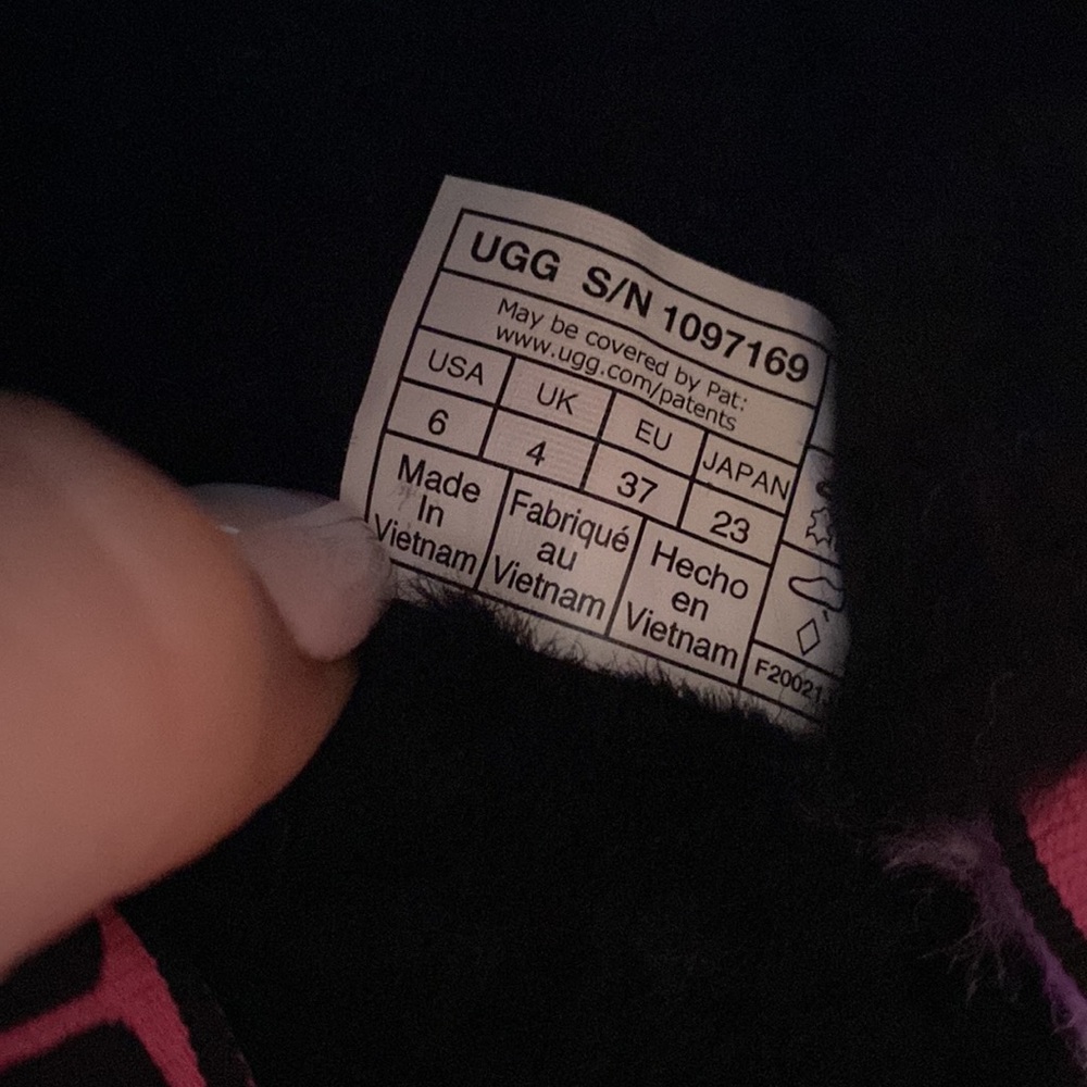 UGG β’ Genuine Shearling Fluff Yeah Slide Black/ Taffy Pink Multi - Picture 7 of 11
